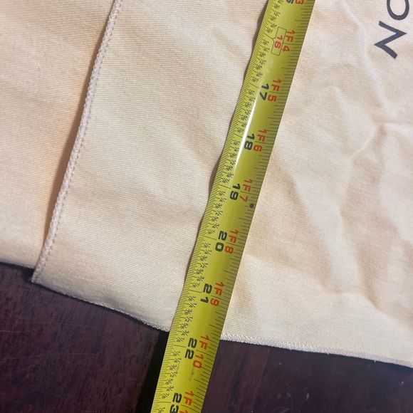 Louis Vuitton bundle. Shopping bag, box and dust bag. Measurements pictured. - Picture 6 of 16